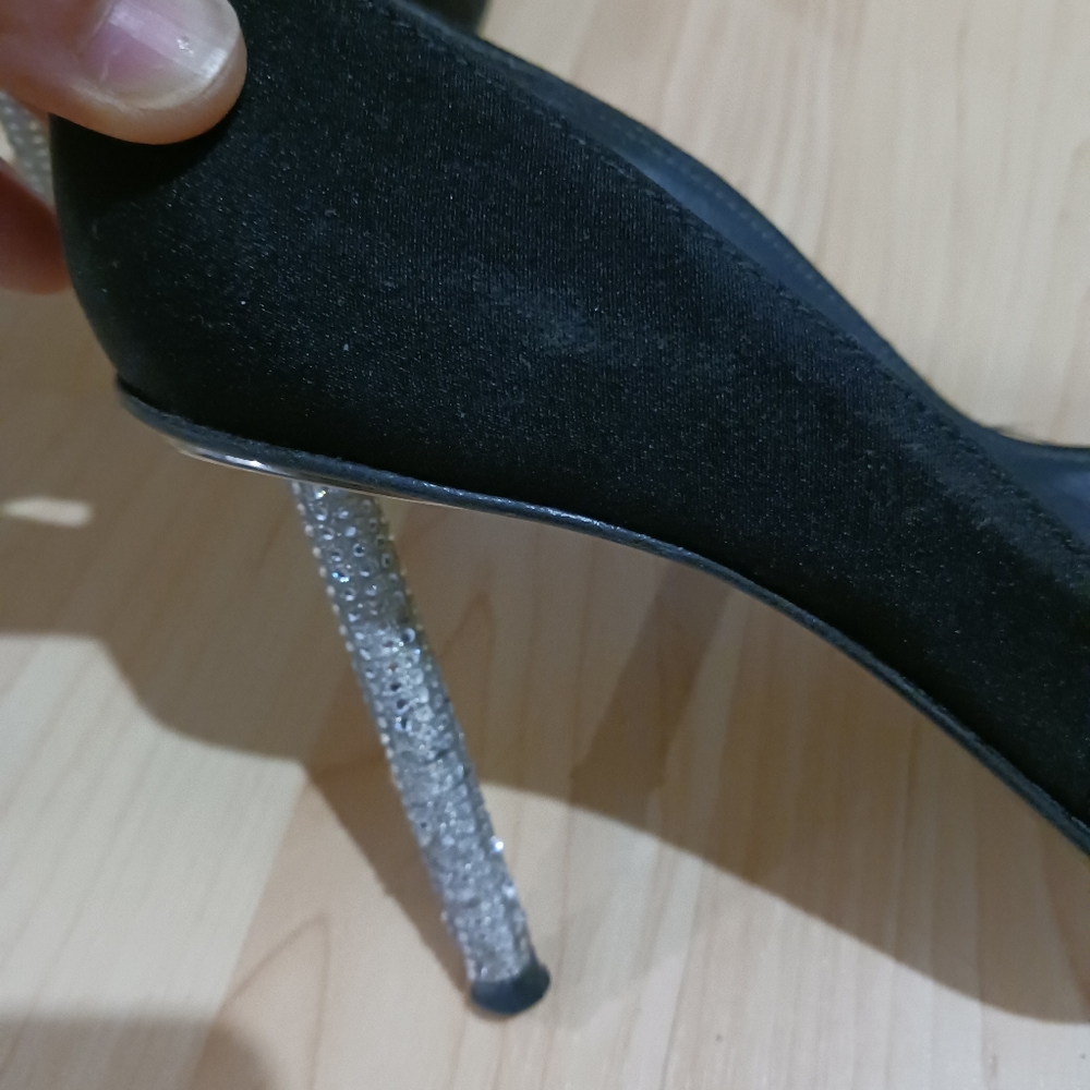 Shoes - Picture 4 of 4